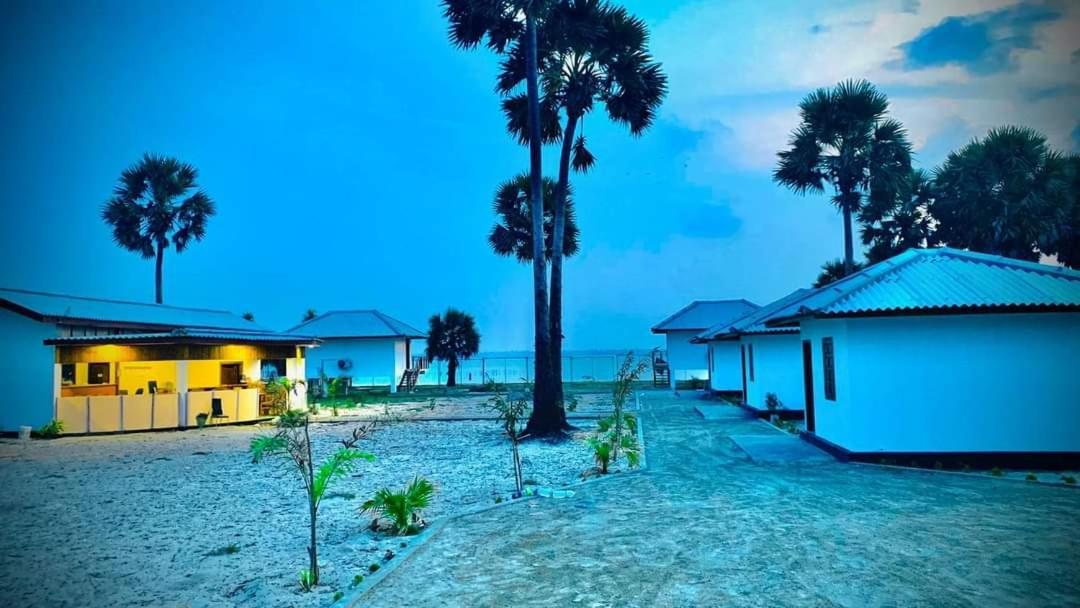 Palm Beach Resort Ceylon จาฟนา ภายนอก รูปภาพ